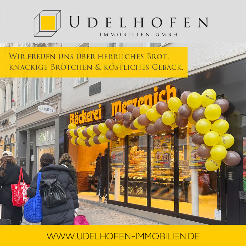 Bäckerei mit Ballondekoration, Kunden betreten Geschäft.