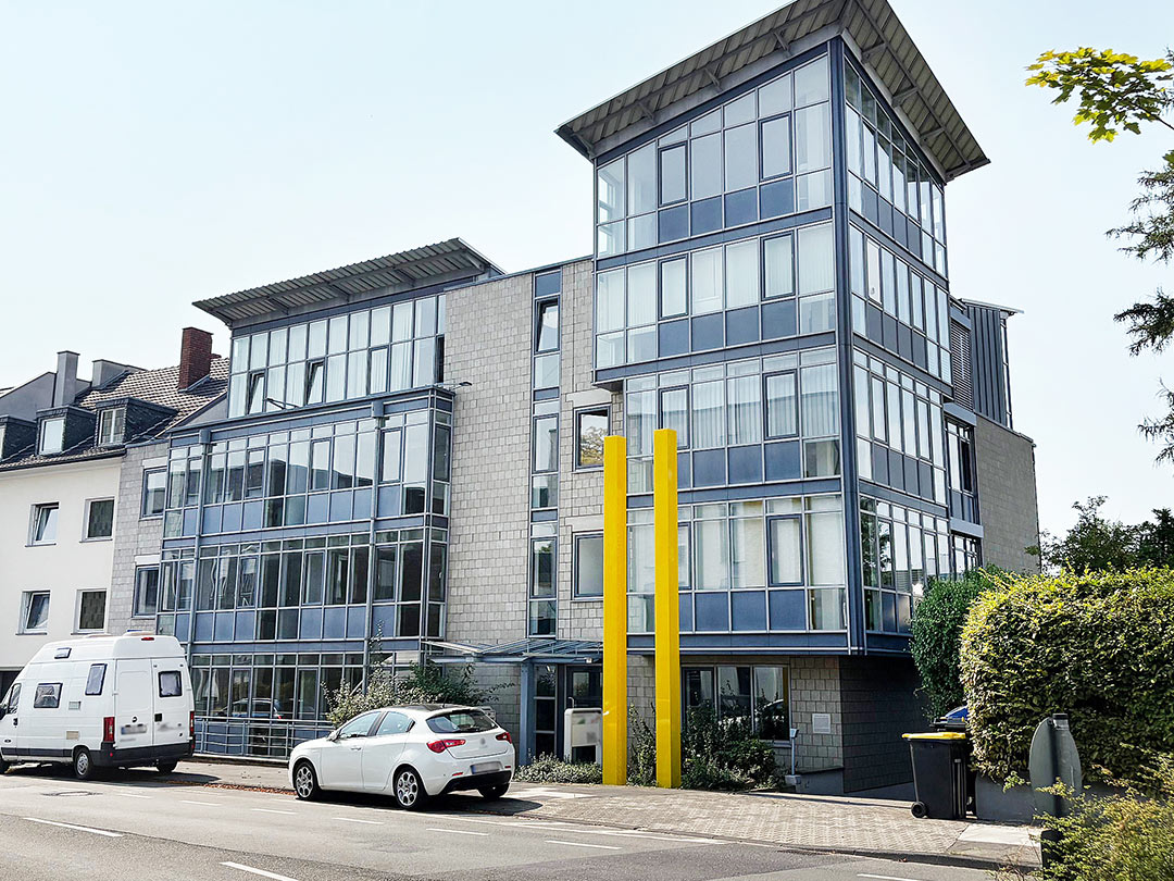 Modernes Glas-Bürogebäude